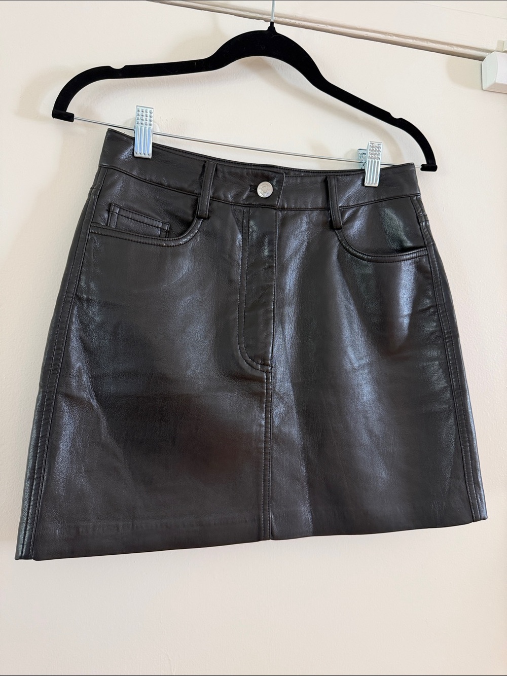 Wilfred Aritzia Black Faux Leather Mini Skirt Excellent Condition